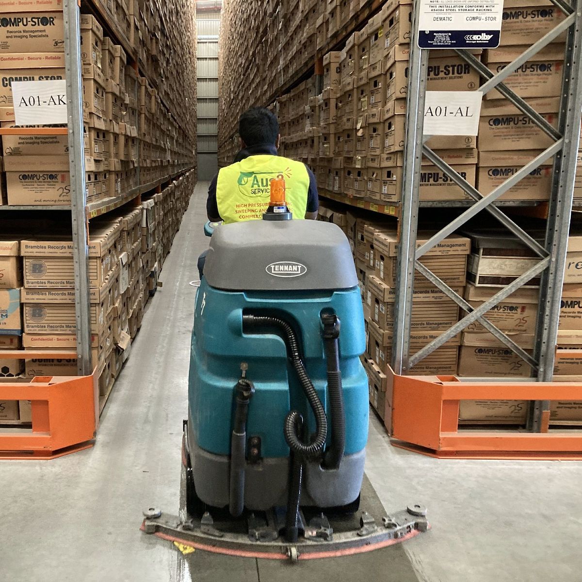 Giảm 30% Chi Phí Vệ Sinh Với Máy Chà Sàn Nhà Xưởng Chất Lượng Cao